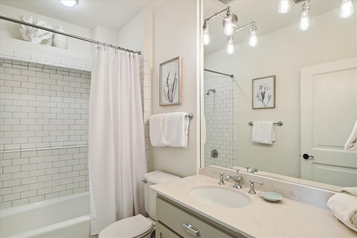 Guest Bathroom - Tub/Shower Combo