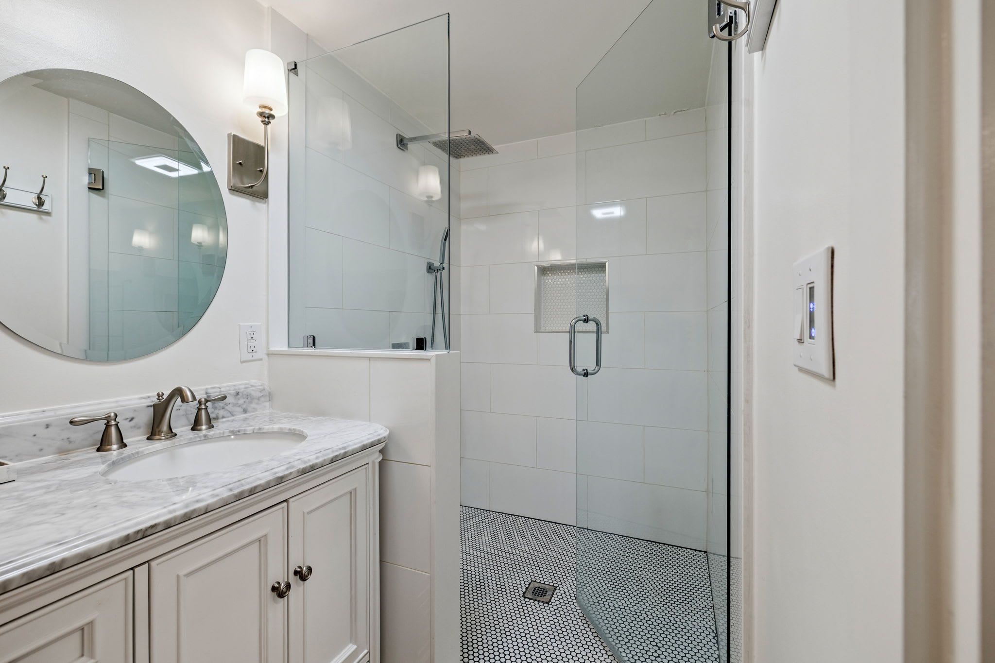 Primary King En-Suite - Walk-In Shower