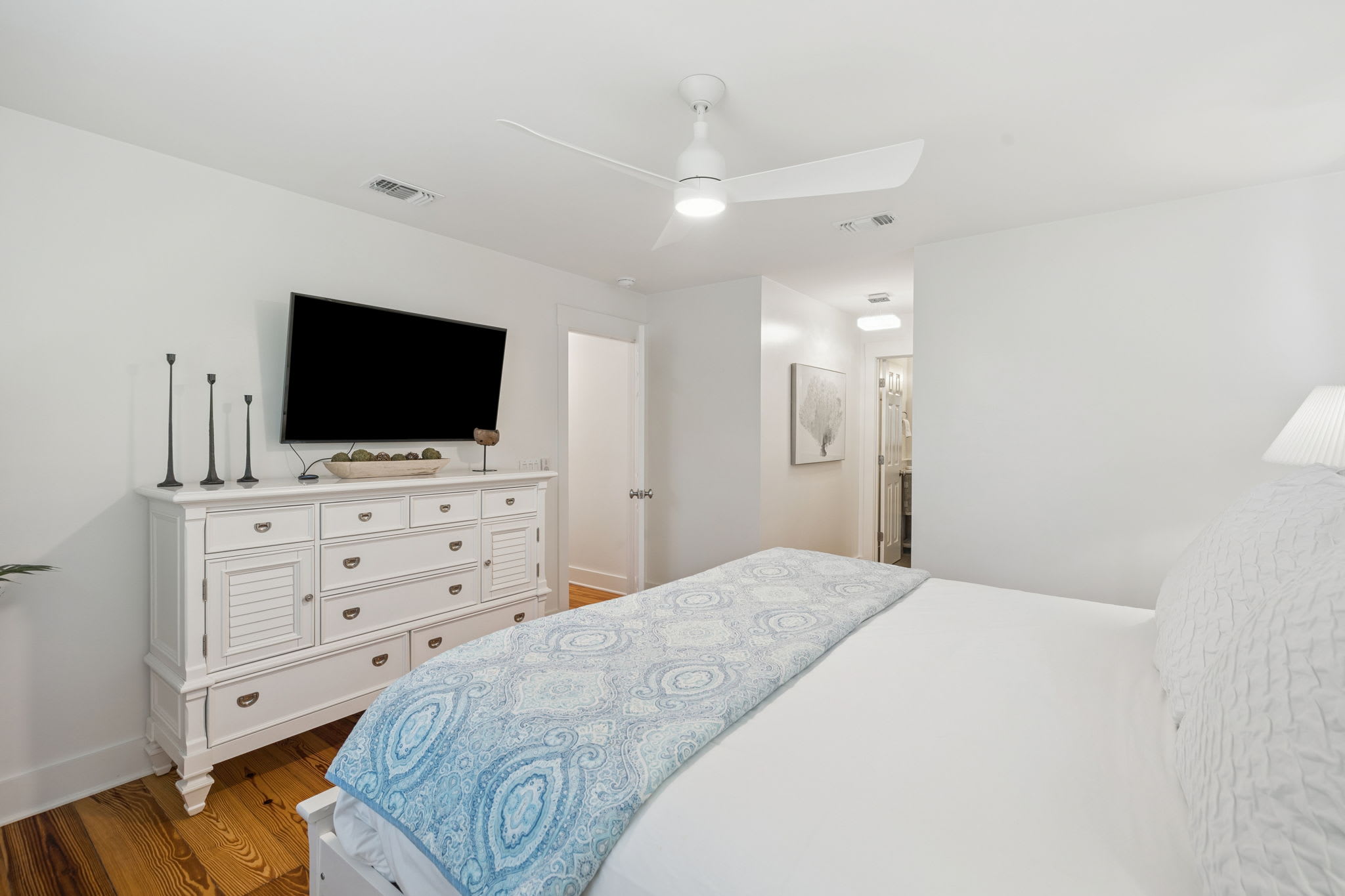 Primary King Suite - Equipped with a Flat-Screen TV