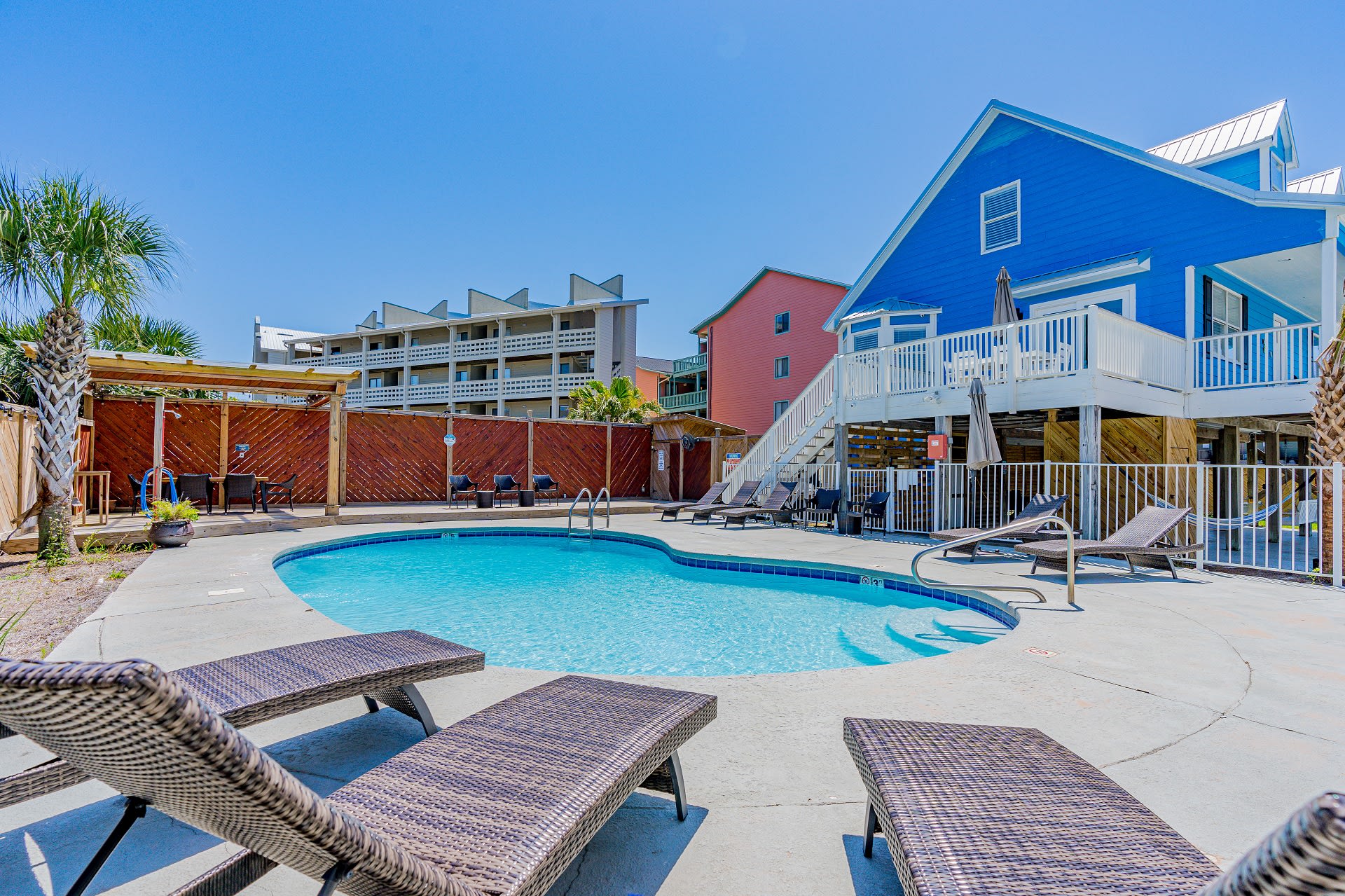 24.1 LLR Outdoor Pool