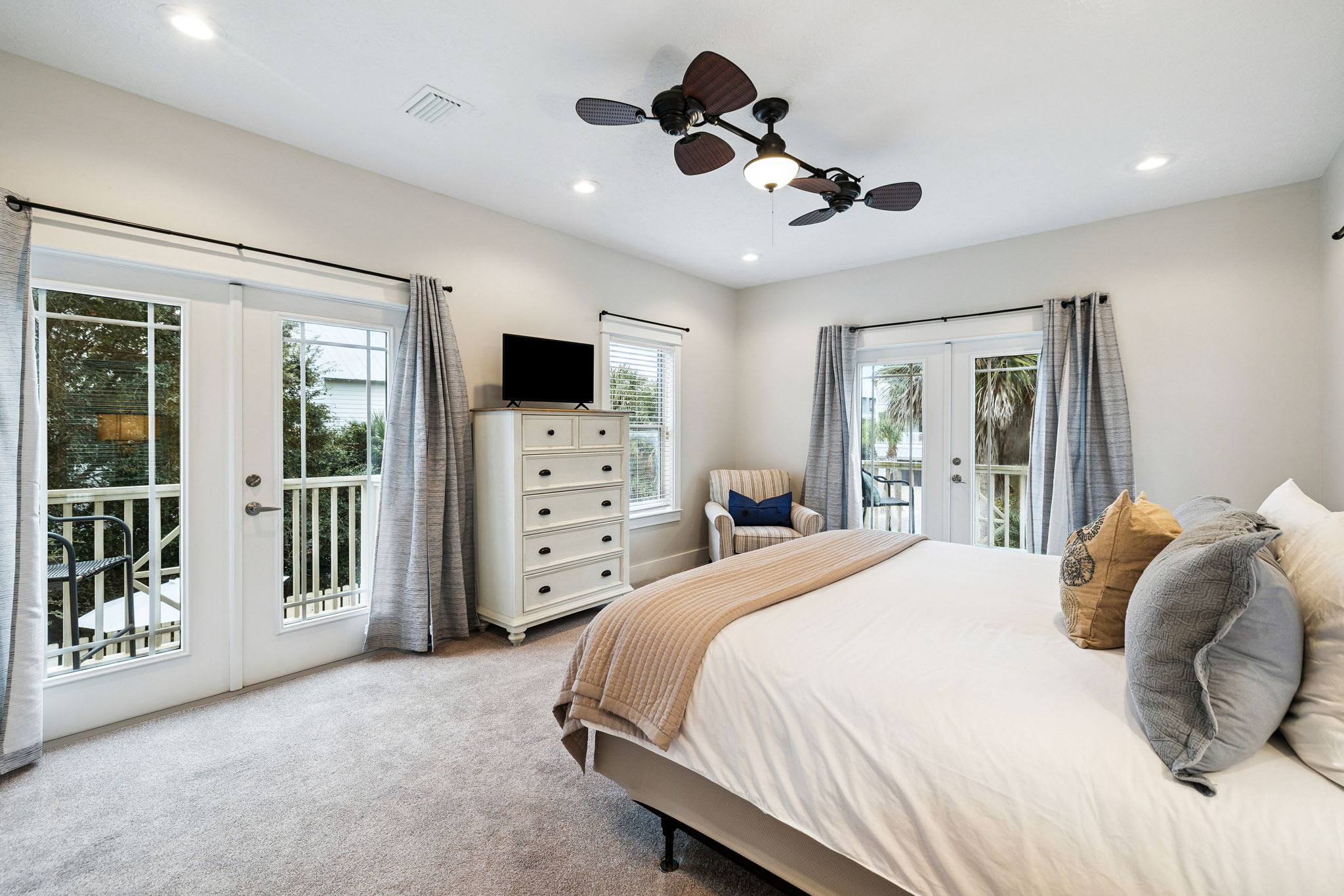 King Guest Suite - Flat-Screen TV + 2 Private Balconies