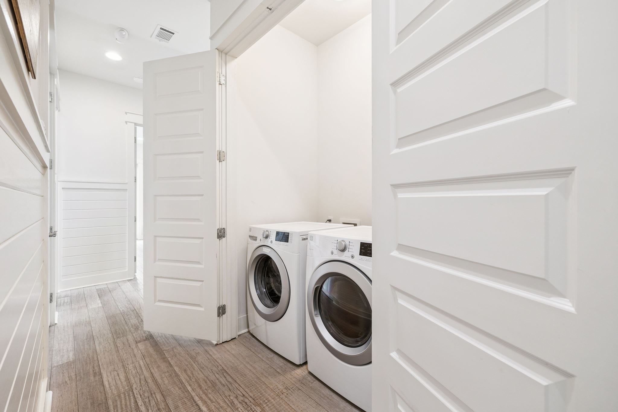 Full-Size Washer & Dryer on the 2nd Floor