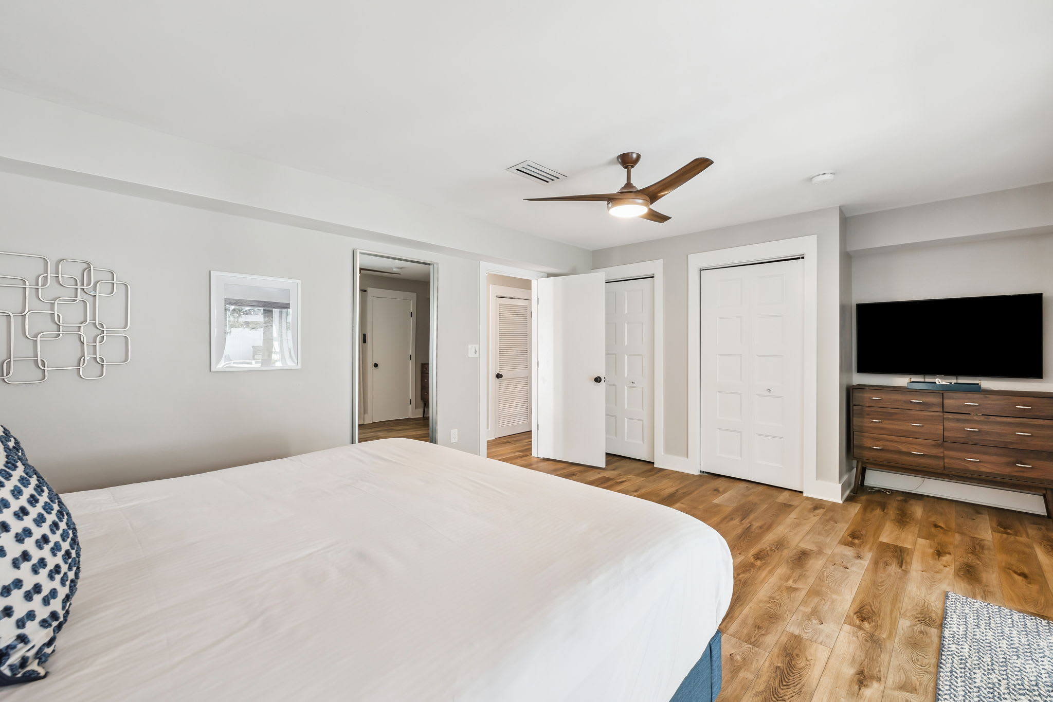 Primary King Suite - Patio Access + Flat-Screen TV