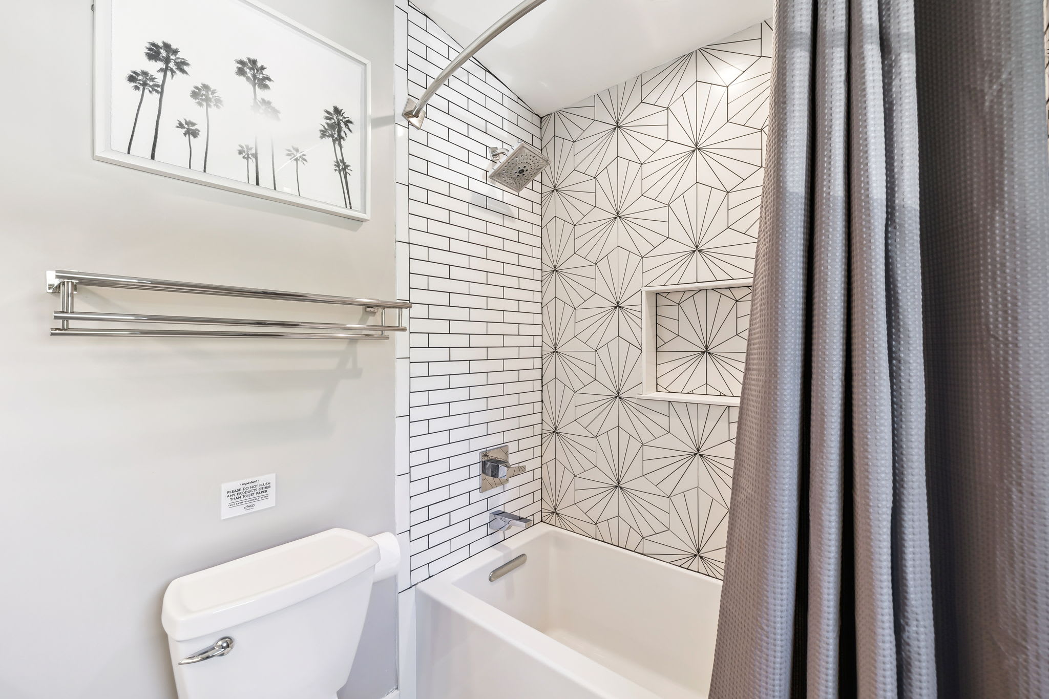 King Guest En-Suite - Shower/Tub Combo