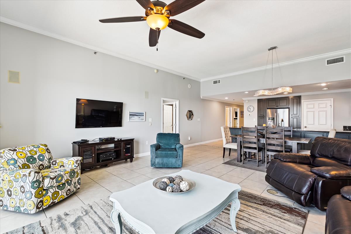 Spacious Oceanview Lounge