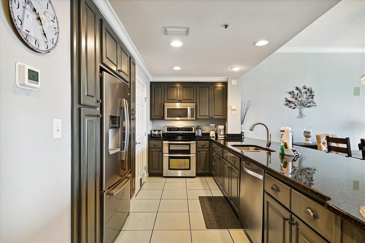 Modern Chef’s Kitchen