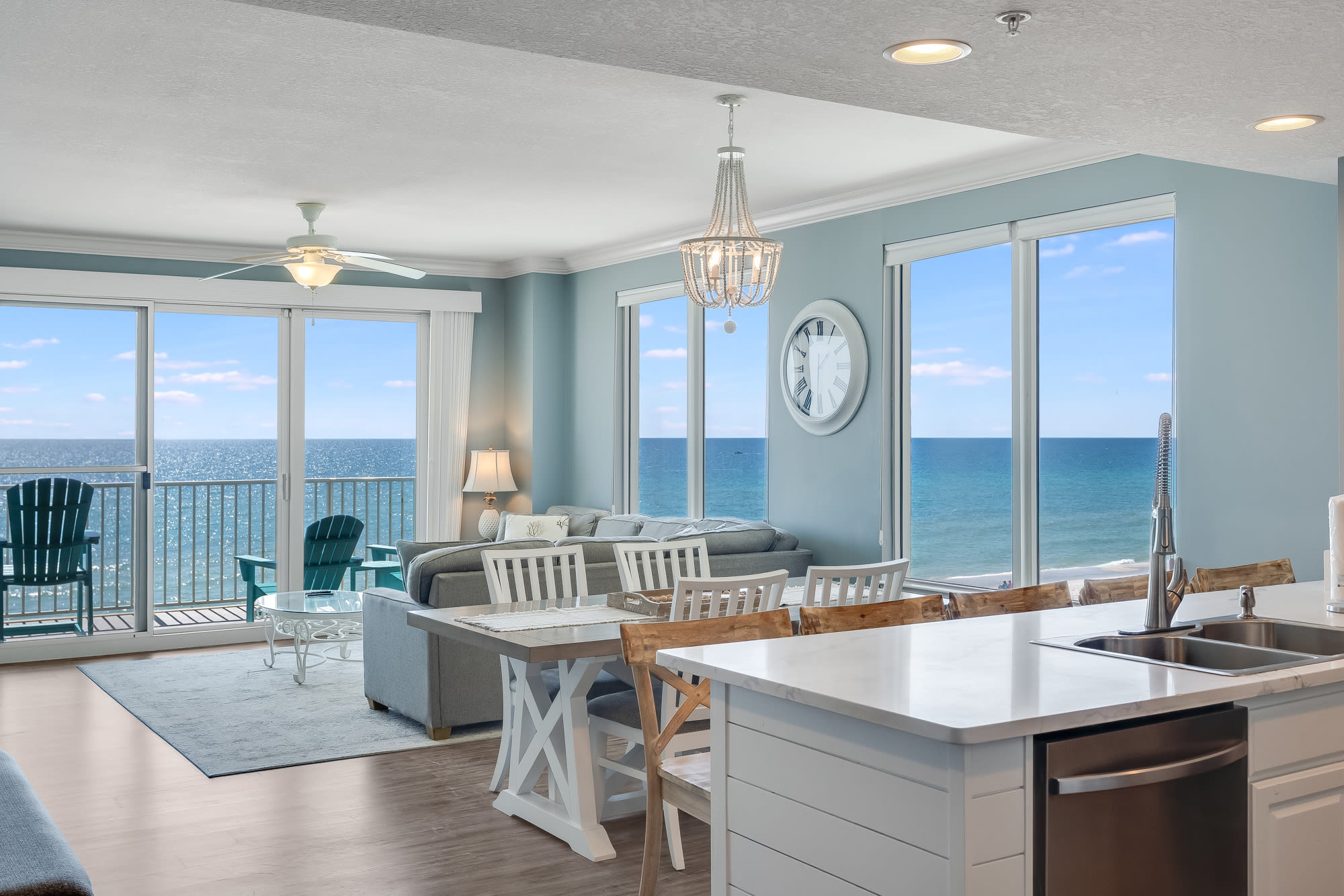 Scenic Coastal Dining