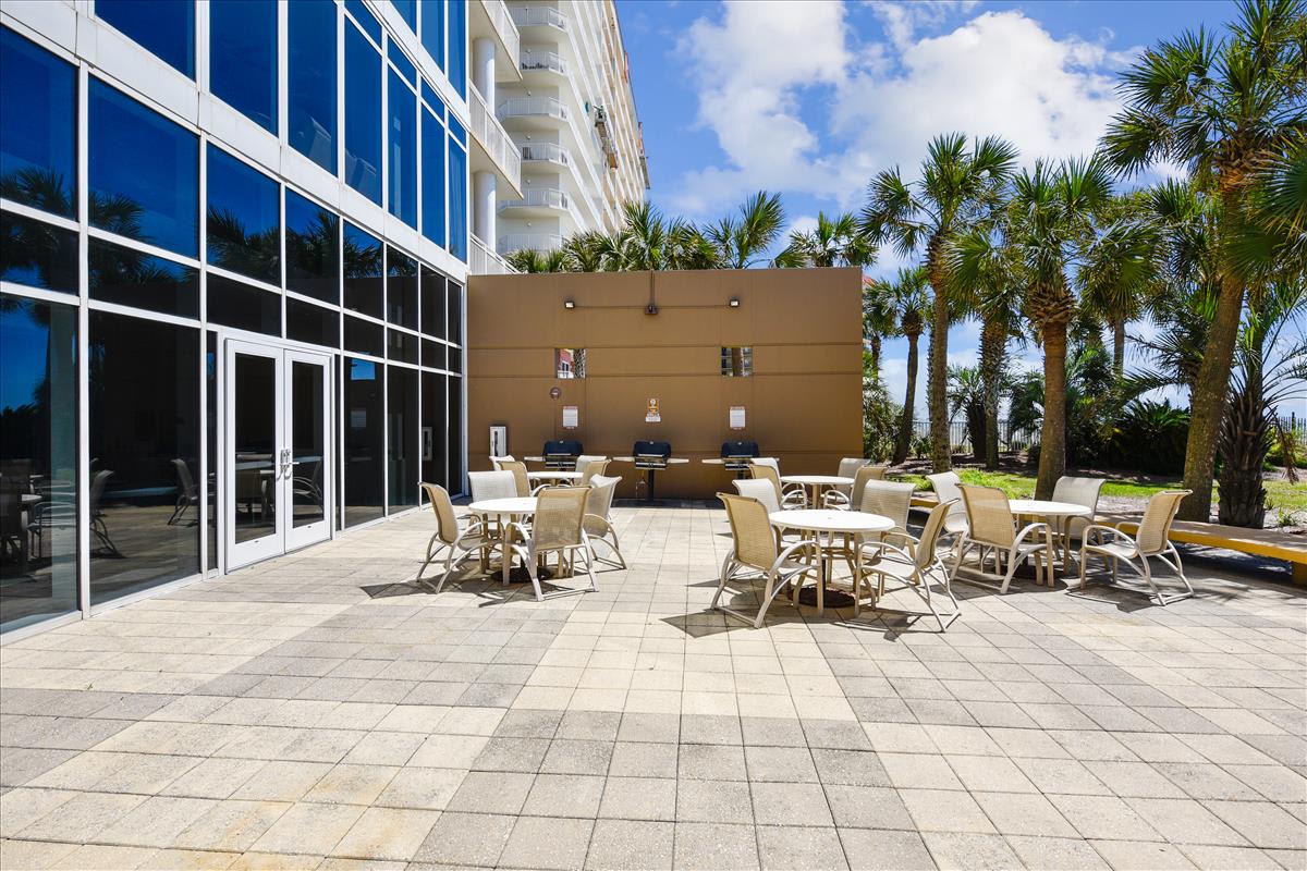 Exterior-Outdoor Eating Grills-_KLH7720