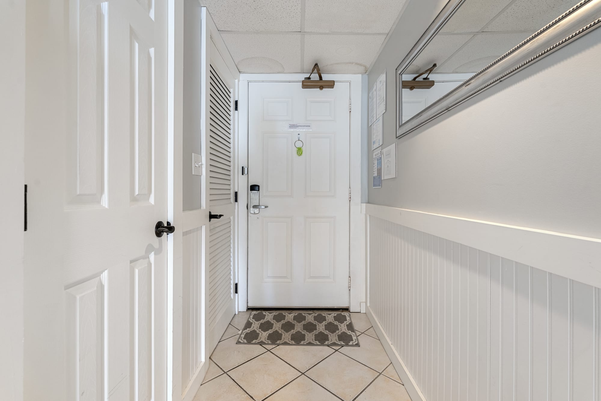 Bright & Inviting Entry