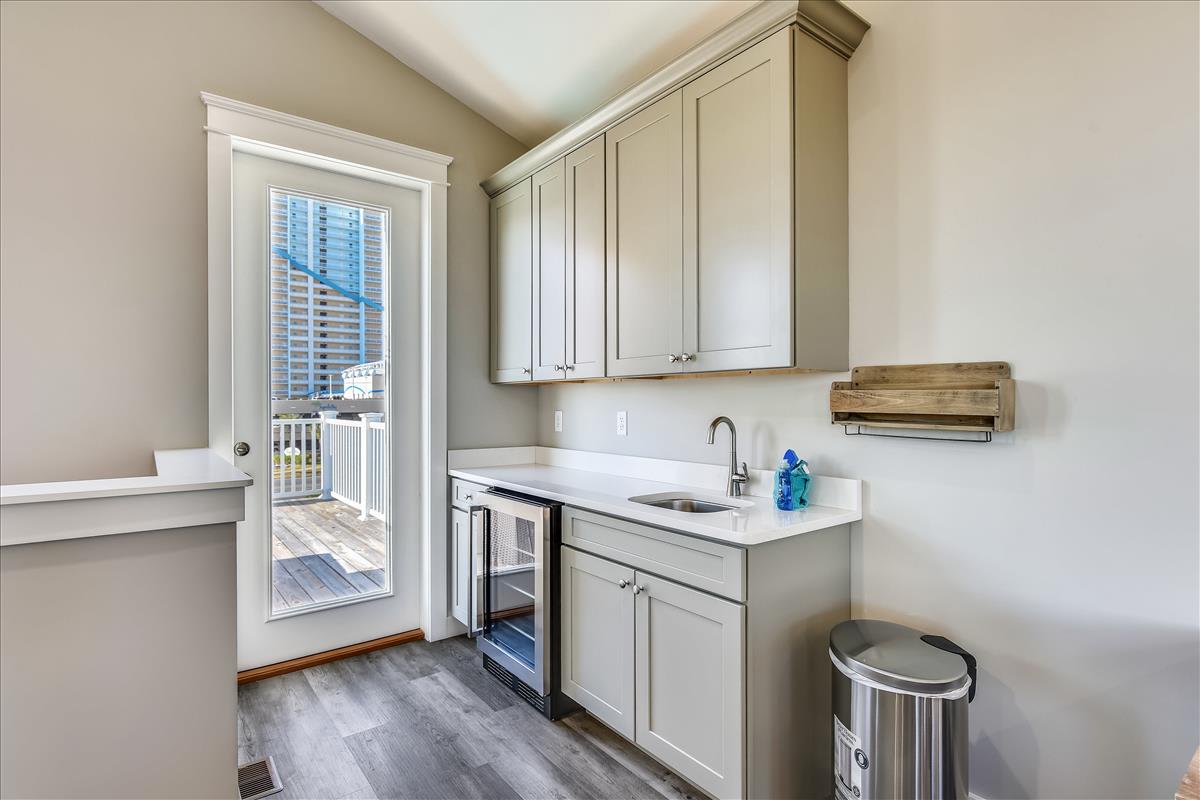 Upper Level 2-Kitchen Ette