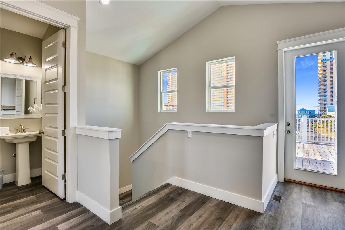 Upper Level 2-Landing