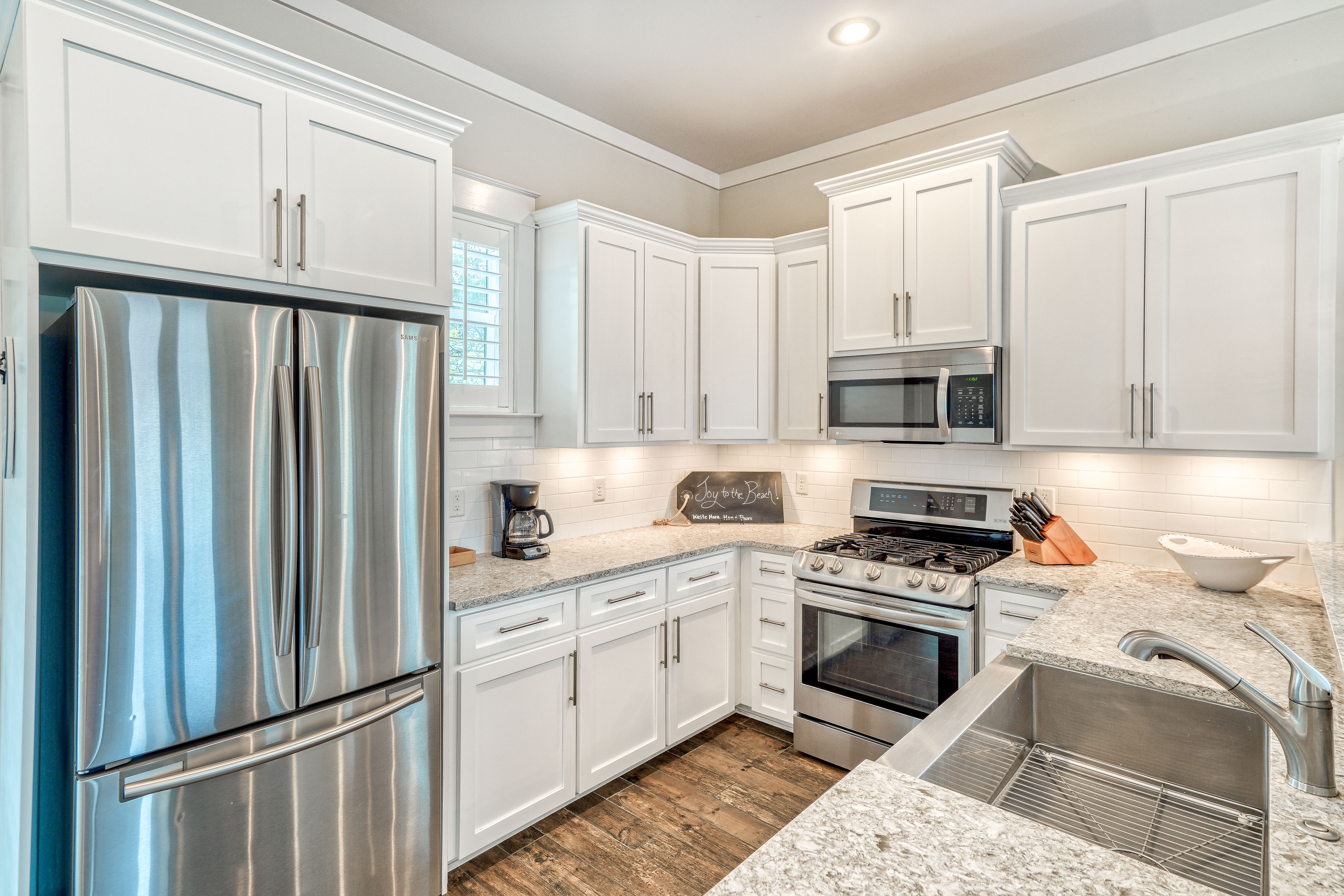 Well Appointed Kitchen is a pleasure to cook in!