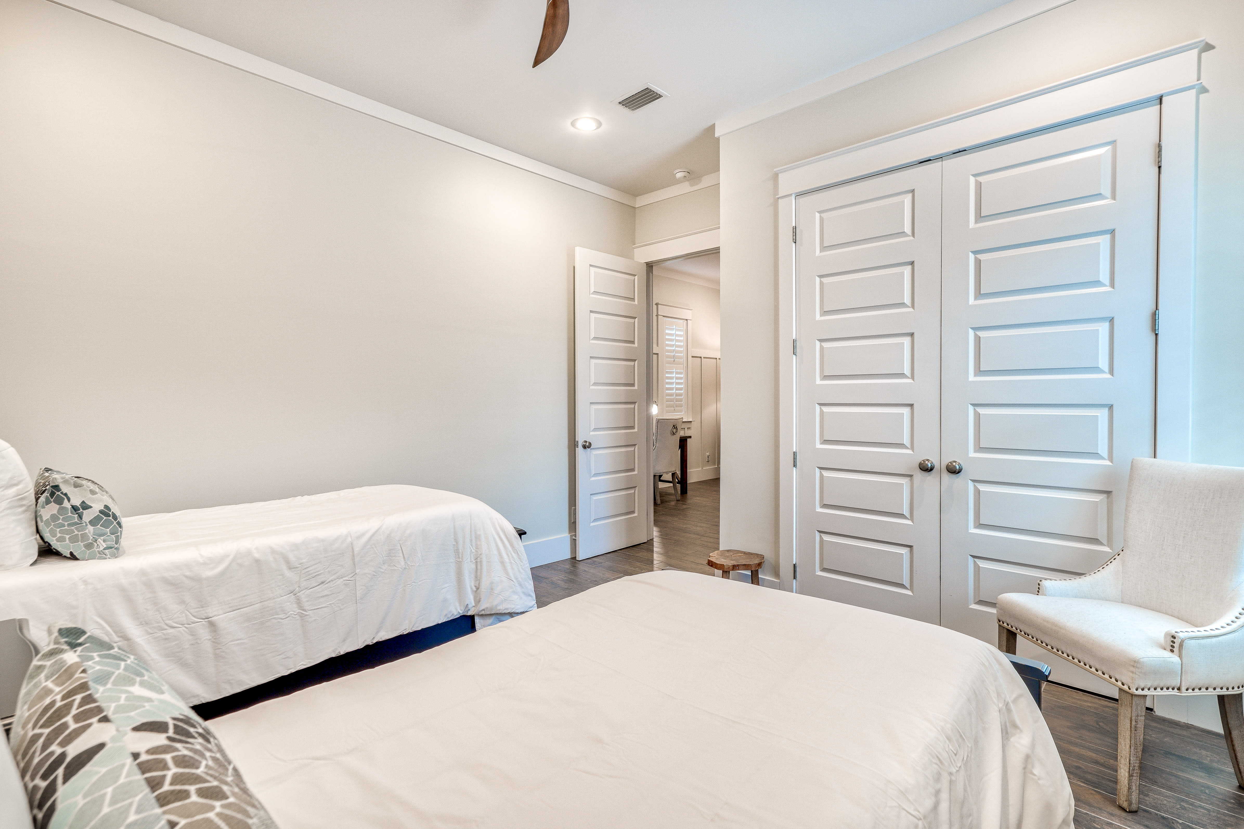 2nd Floor - Guest Room - Two Twin Size Beds