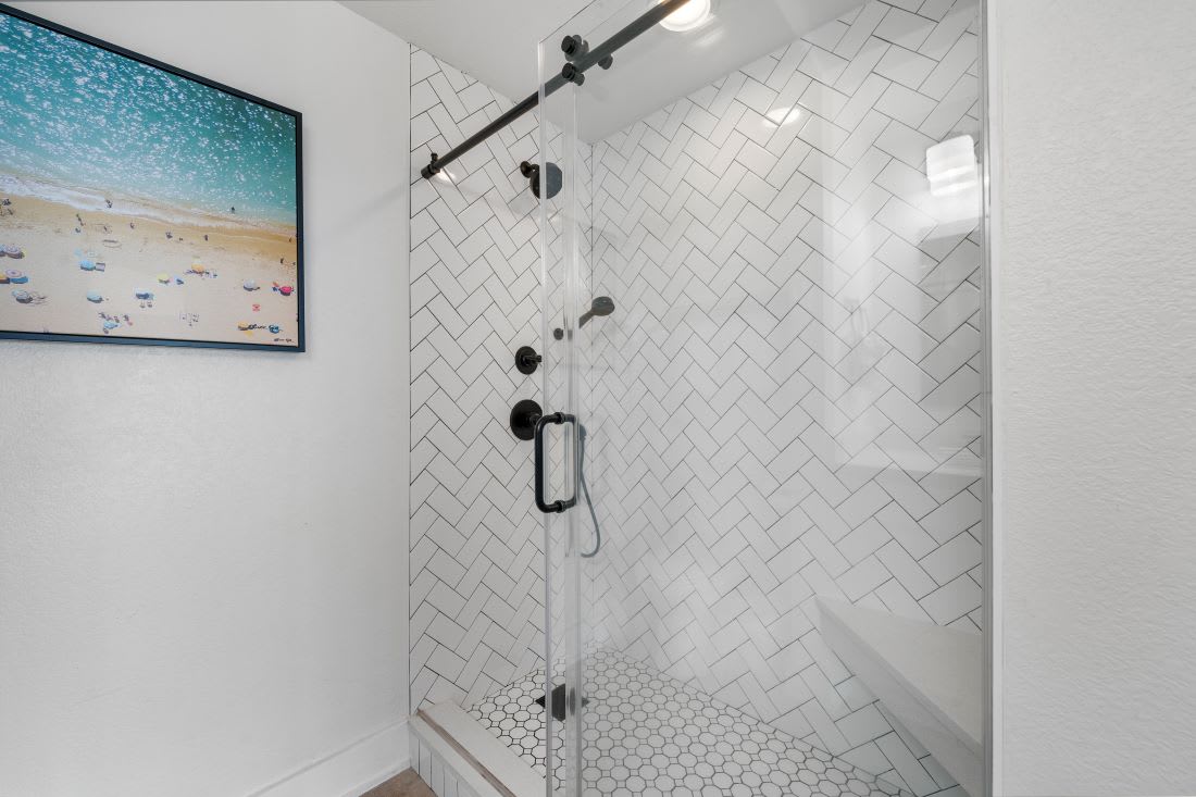 14 CT904 Primary Bathroom