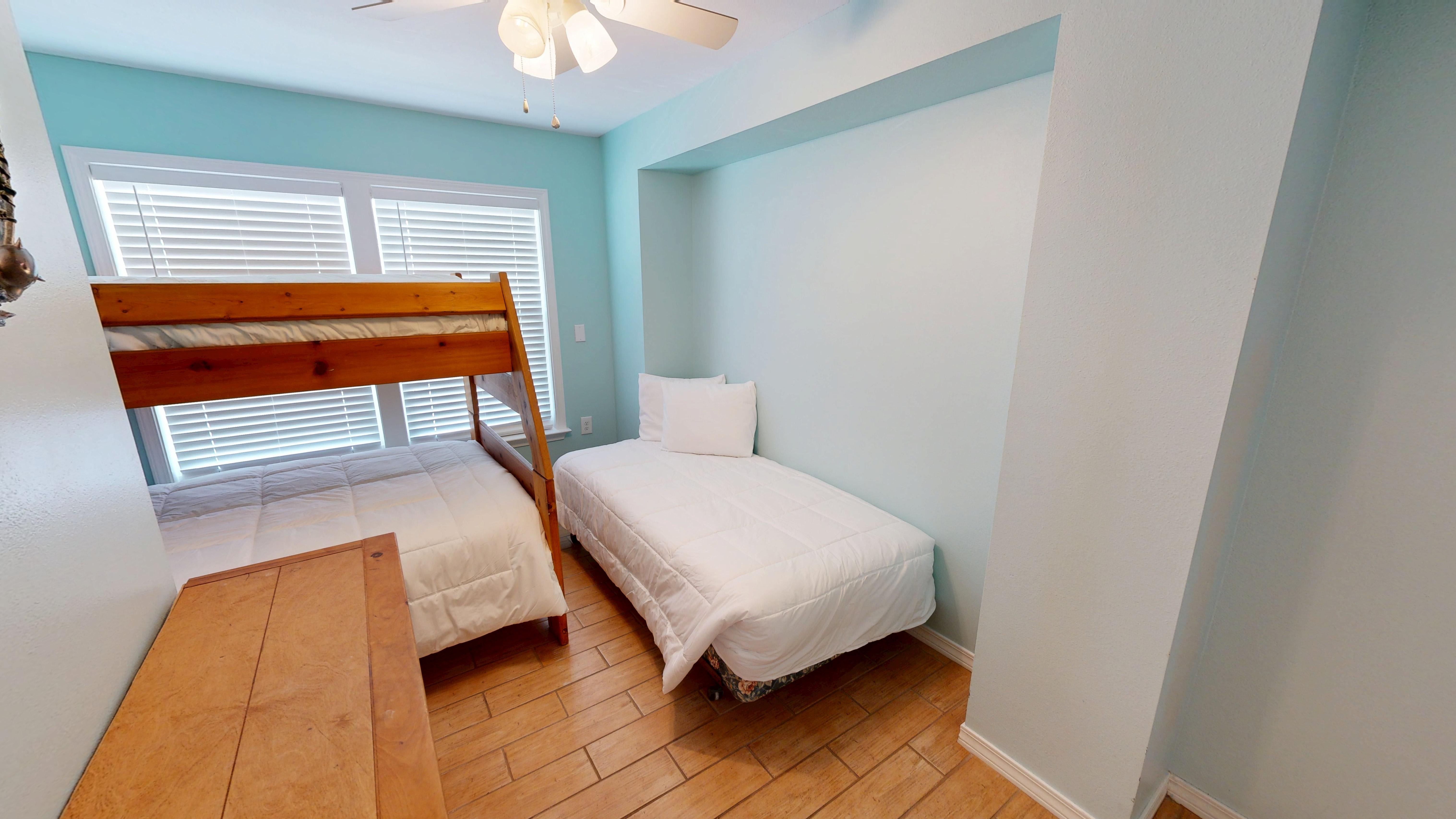 Guest Bedroom (1st Floor)