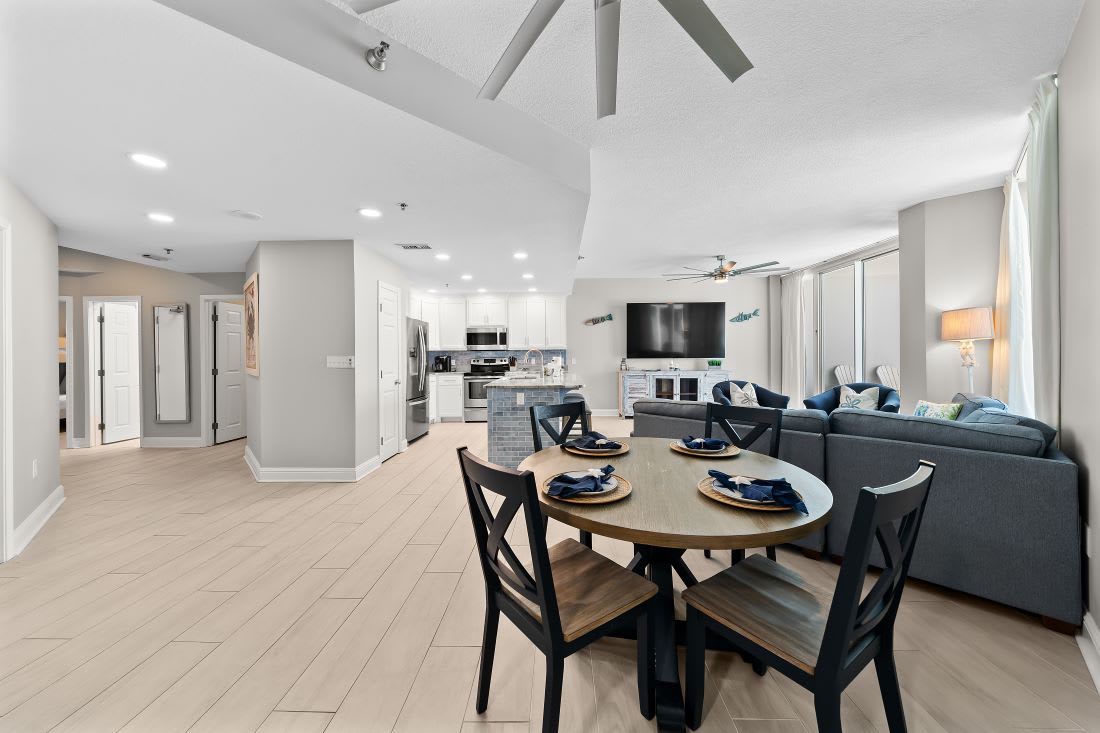 7 Lighthouse 515 Dining