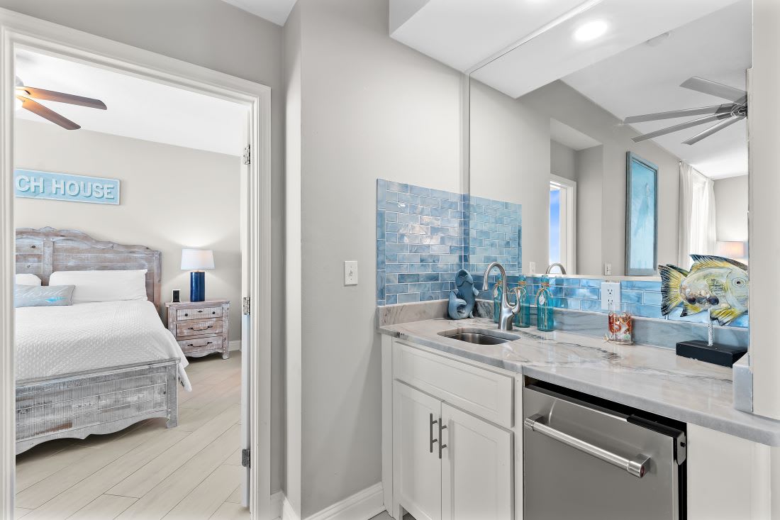 9 Lighthouse 515 Wet Bar