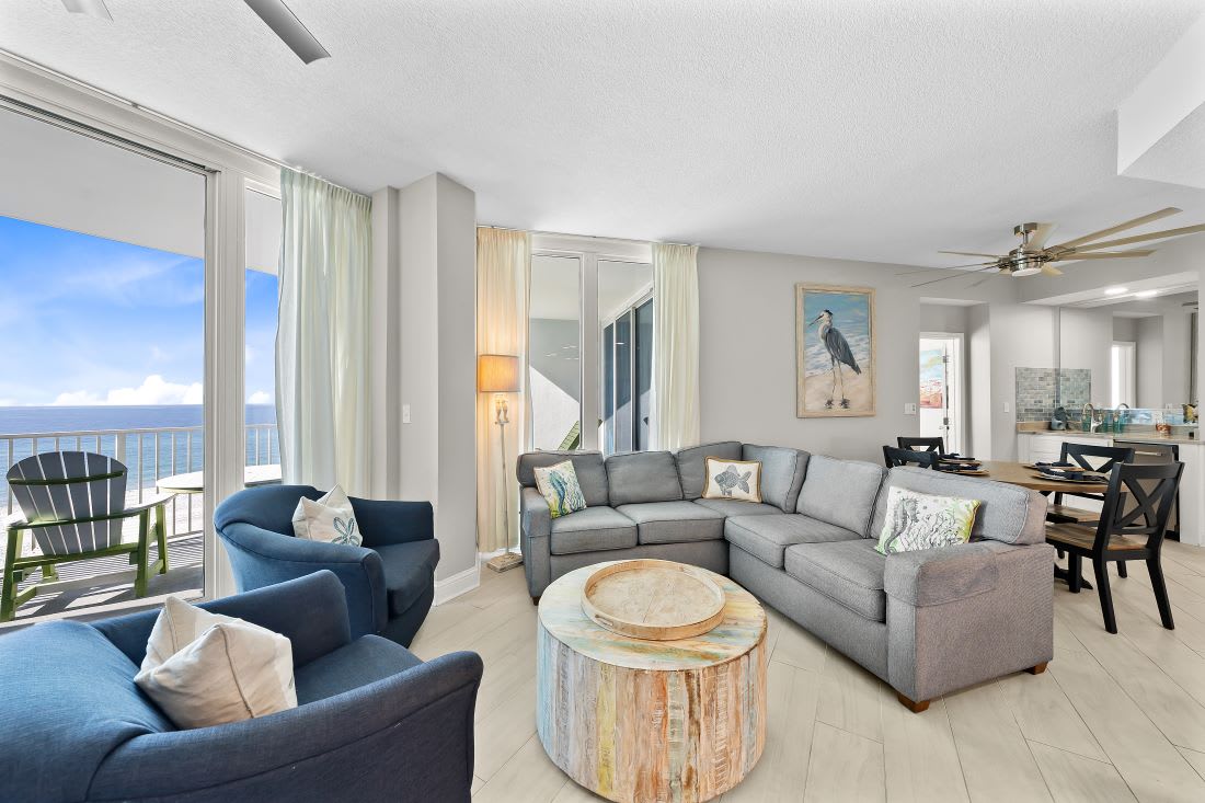 2 Lighthouse 515 Living Room