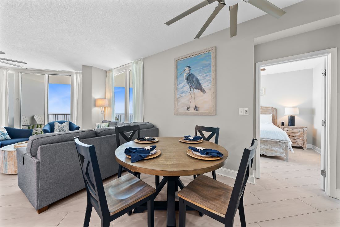 8 Lighthouse 515 Dining