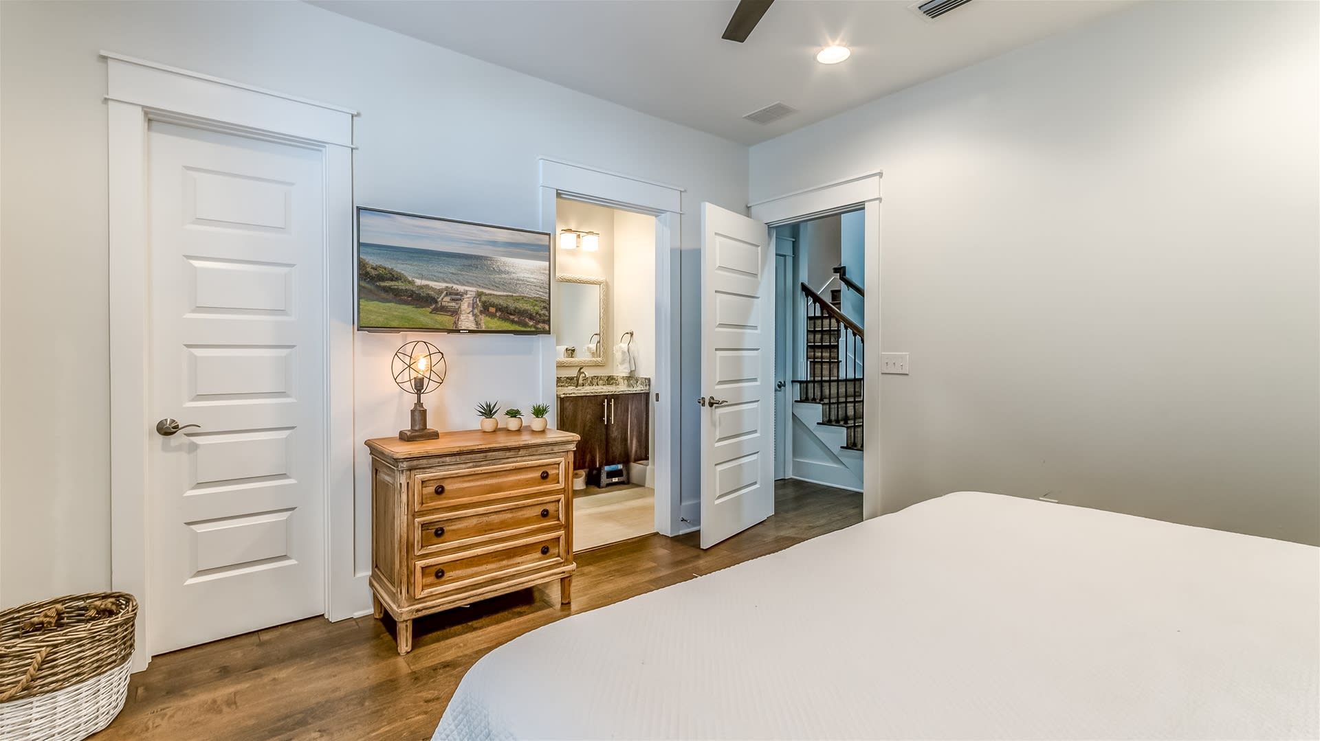 1st Floor Guest Suite - Equipped with a Flat Screen TV