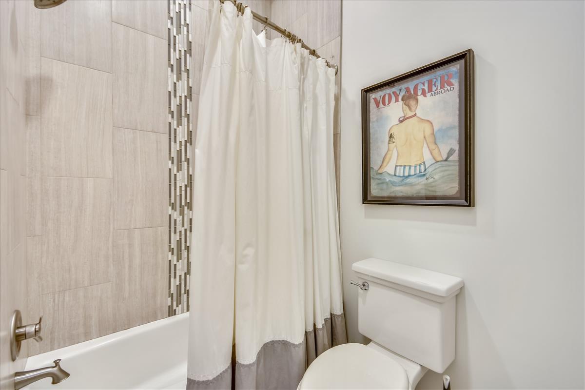 3rd Floor Shared Bathroom - Tub/Shower Combo