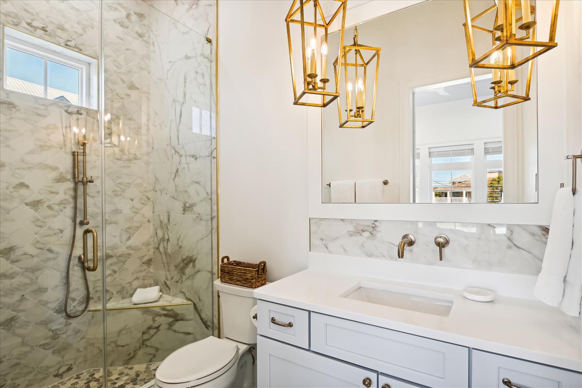 2nd Floor - King Guest En-Suite