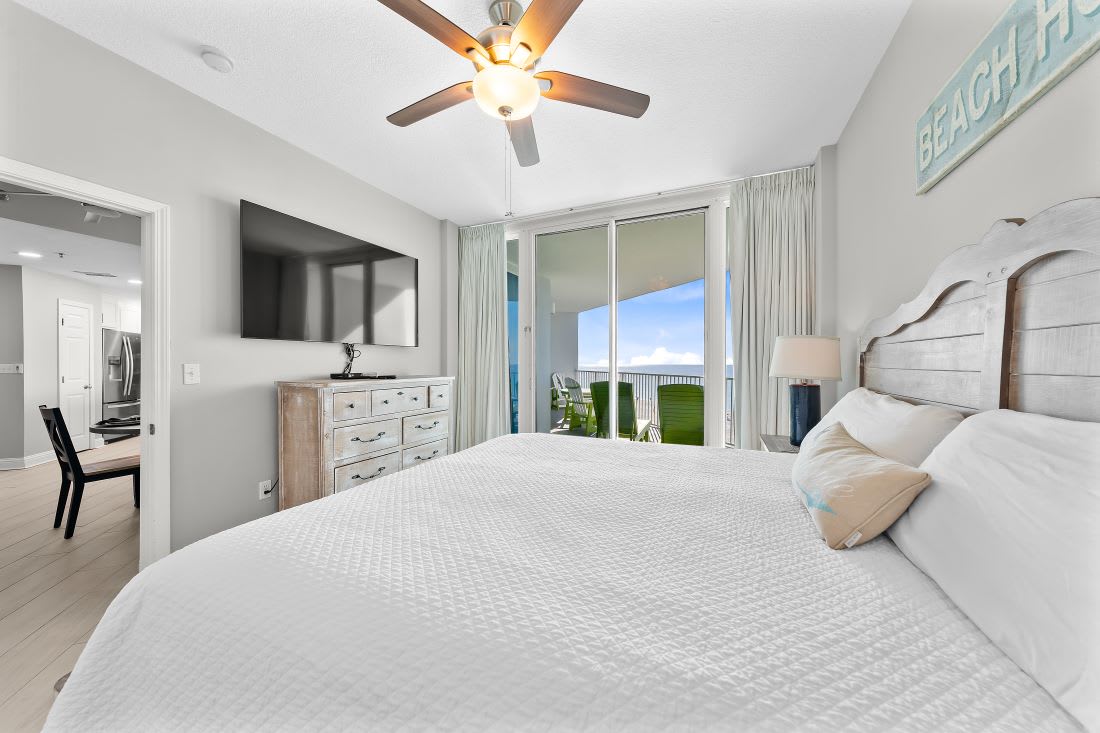 15 Lighthouse 515 Primary Bedroom