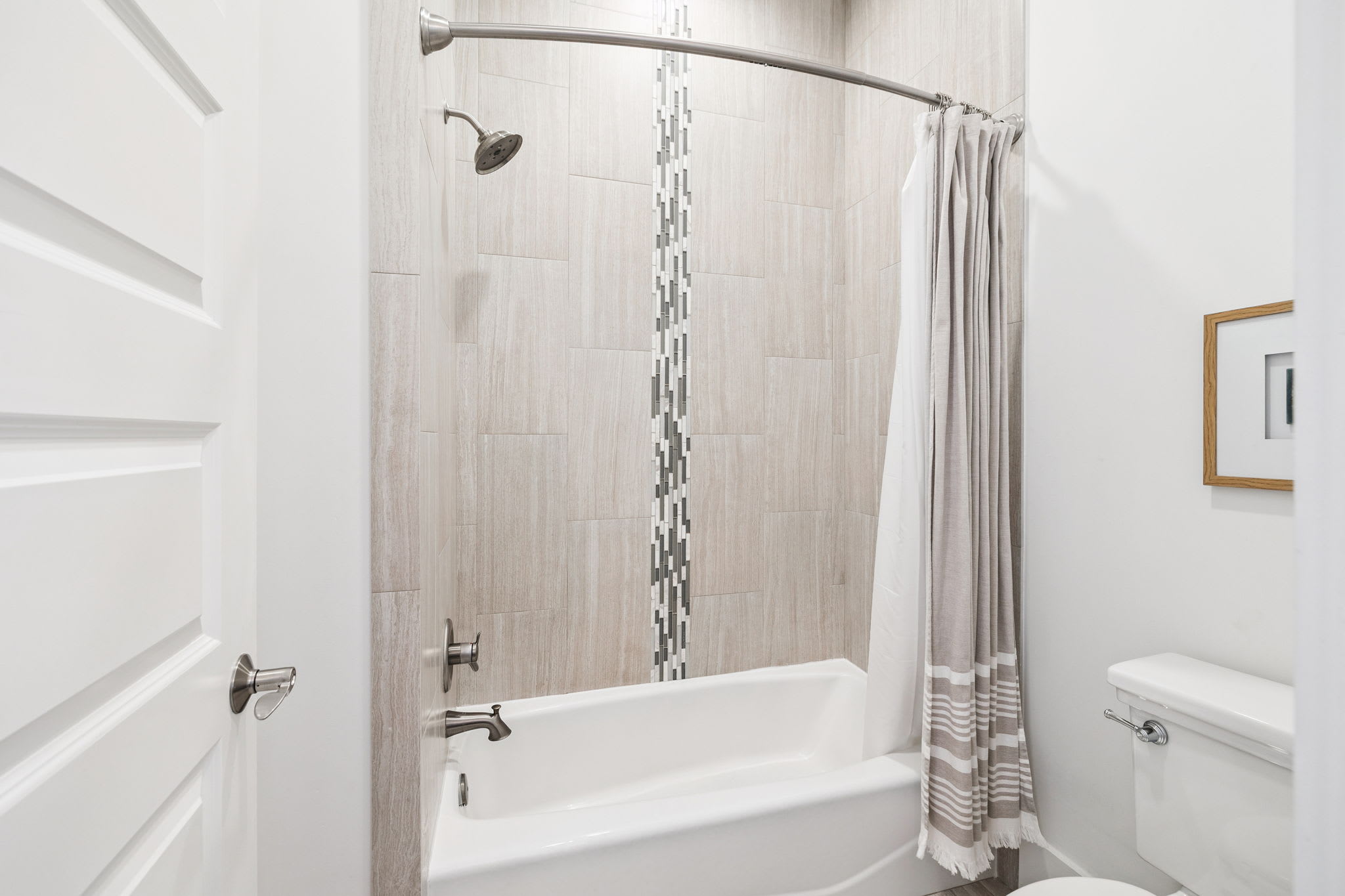 Shared Bathroom - Shower/Tub Combo