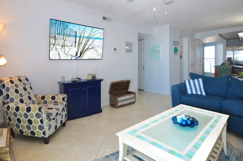 Living Room - Emerald Isle Resort 712, Okaloosa Island, Fort Walton Beach Vacation Rentals by Sunset Resort Rentals