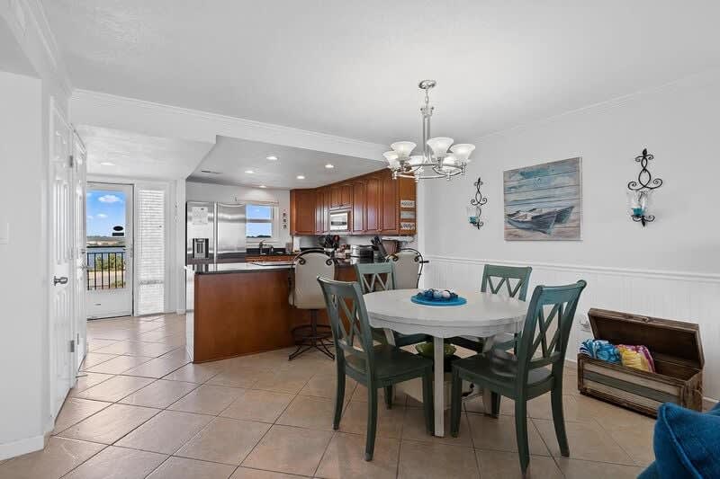 Dining Area - Emerald Isle Resort 712, Okaloosa Island, Fort Walton Beach Vacation Rentals by Sunset Resort Rentals