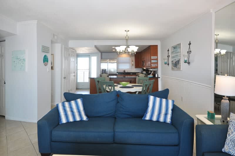 Living Room - Emerald Isle Resort 712, Okaloosa Island, Fort Walton Beach Vacation Rentals by Sunset Resort Rentals
