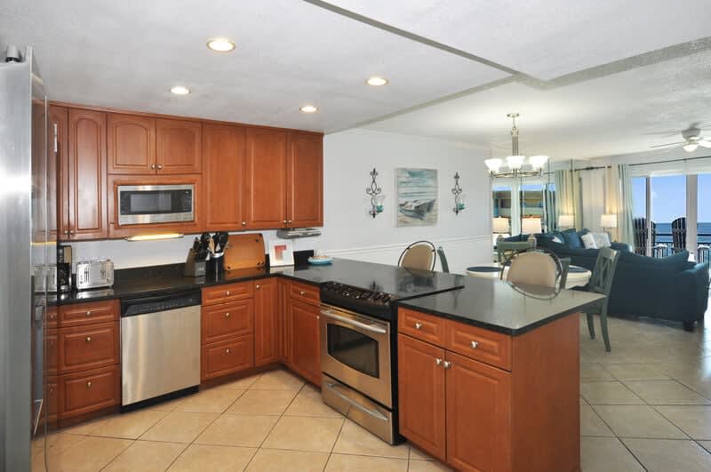 Kitchen - Emerald Isle Resort 712, Okaloosa Island, Fort Walton Beach Vacation Rentals by Sunset Resort Rentals