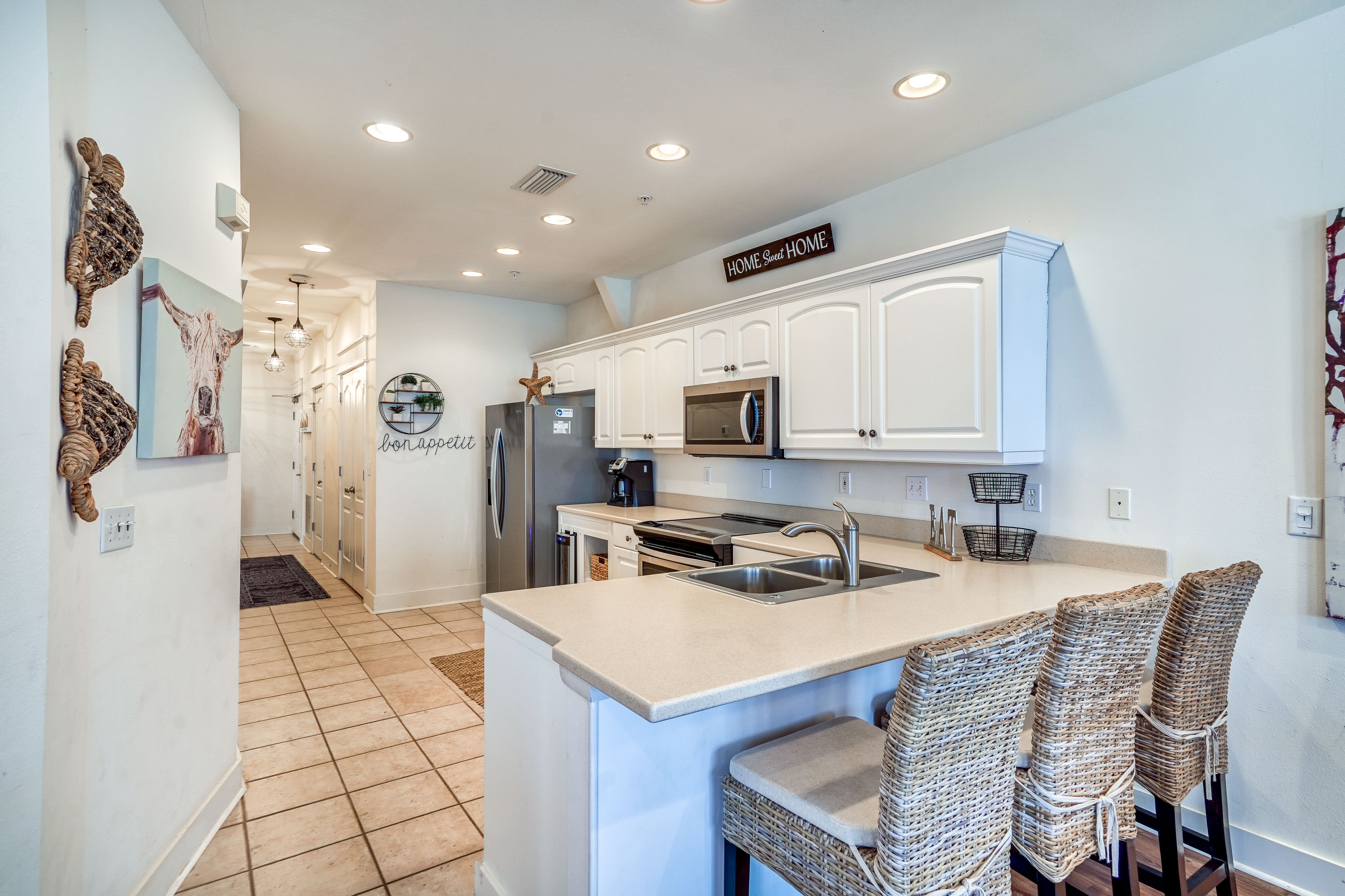 Dining - Additional Seating for Three at the Breakfast Bar