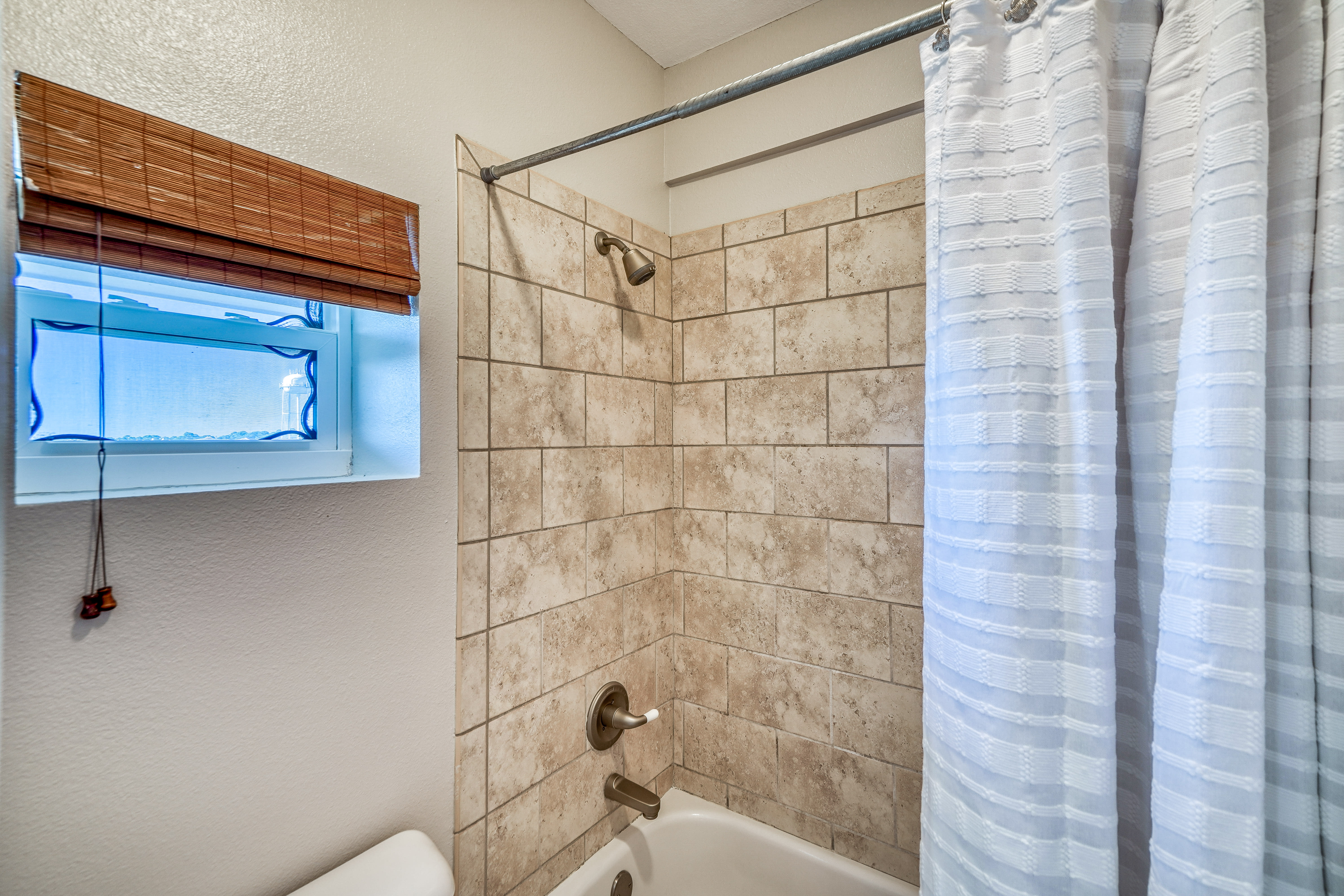 Jack & Jill Bathroom - Equipped with a Tub/Shower Combo