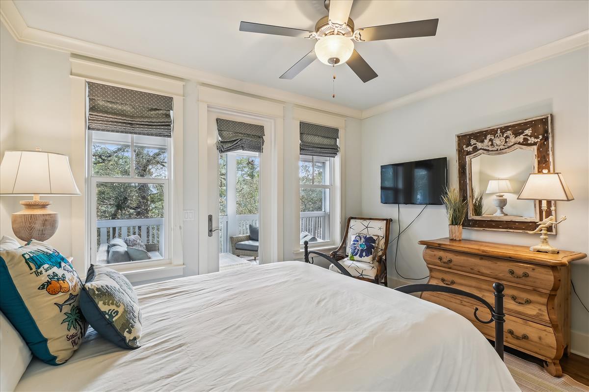 2nd Floor - Guest Bedroom - Queen