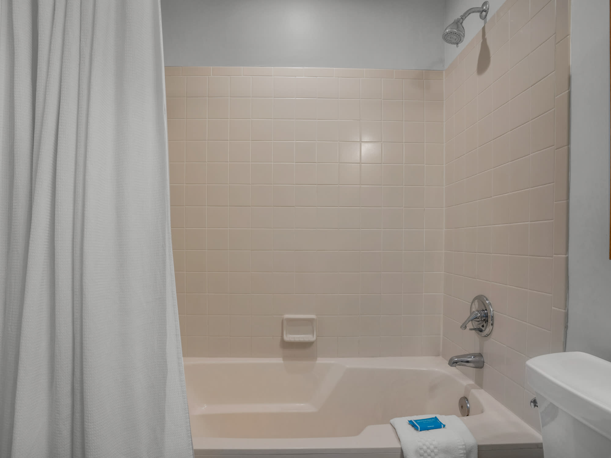Tub/Shower Combo in Bathroom 2