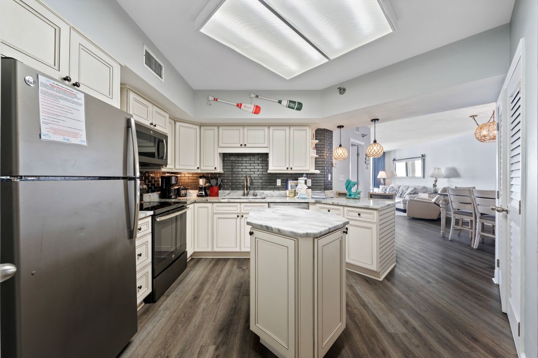 9 White Caps 1404 Kitchen