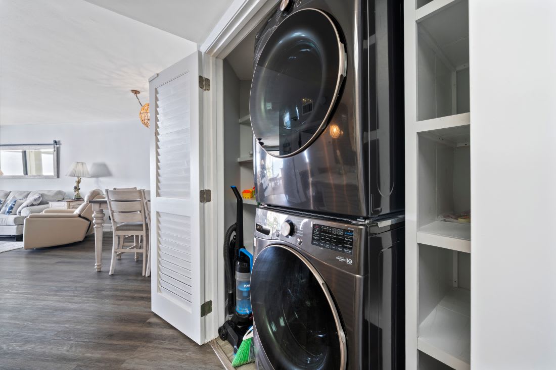 20 White Caps 1404 Laundry