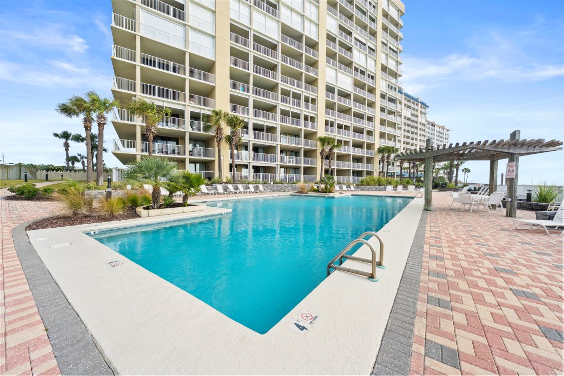 3 White Caps Outdoor Pool