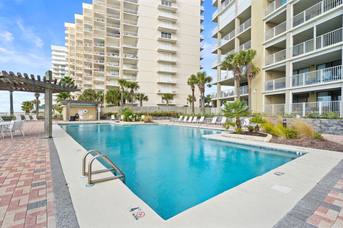 2 White Caps Outdoor Pool