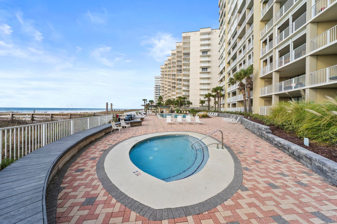 5 White Caps Outdoor Hot Tub