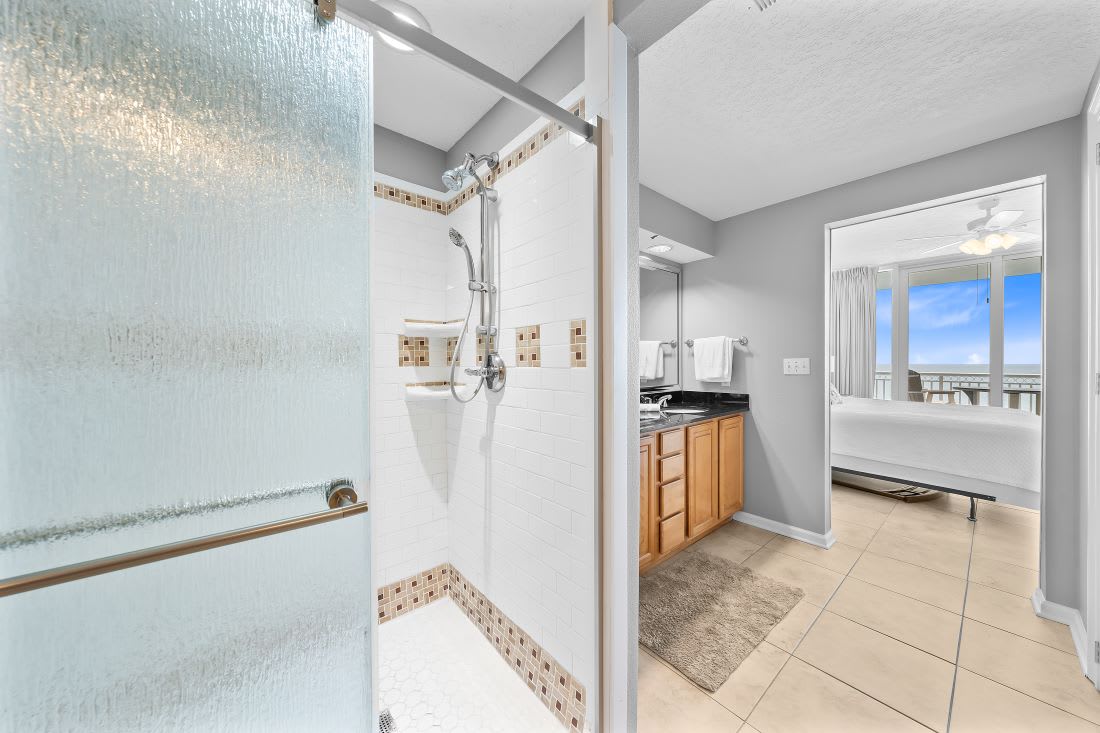 15 Colonnades 1202 Primary Bathroom