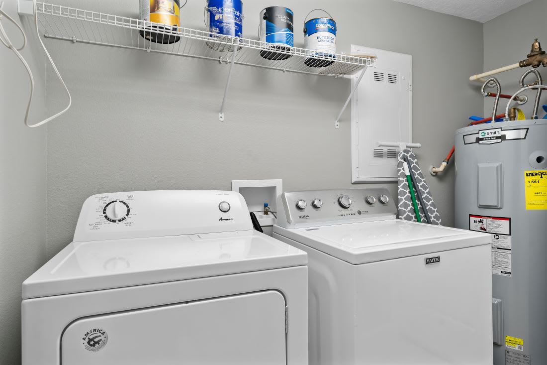 23 Colonnades 1202 Laundry