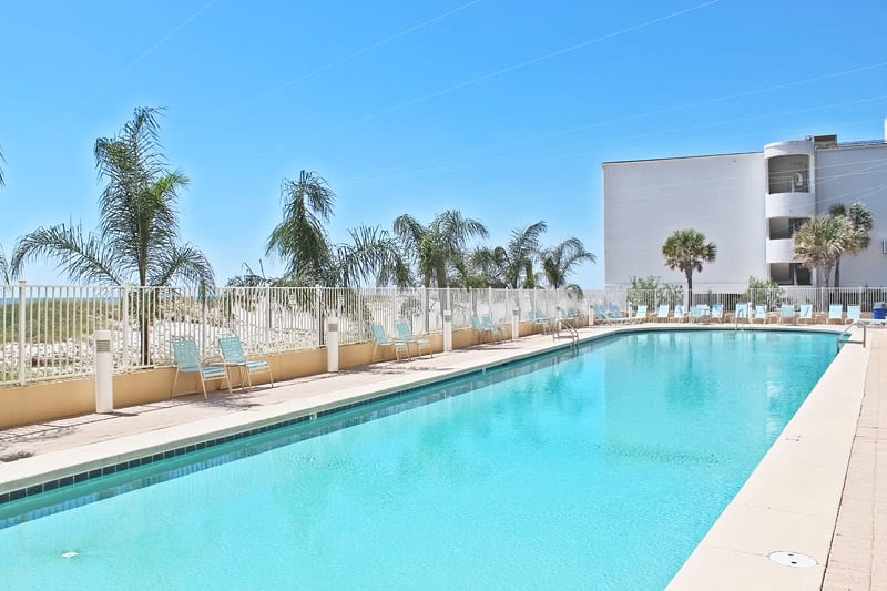 1 - Outdoor Pool with Sun Shade (3)