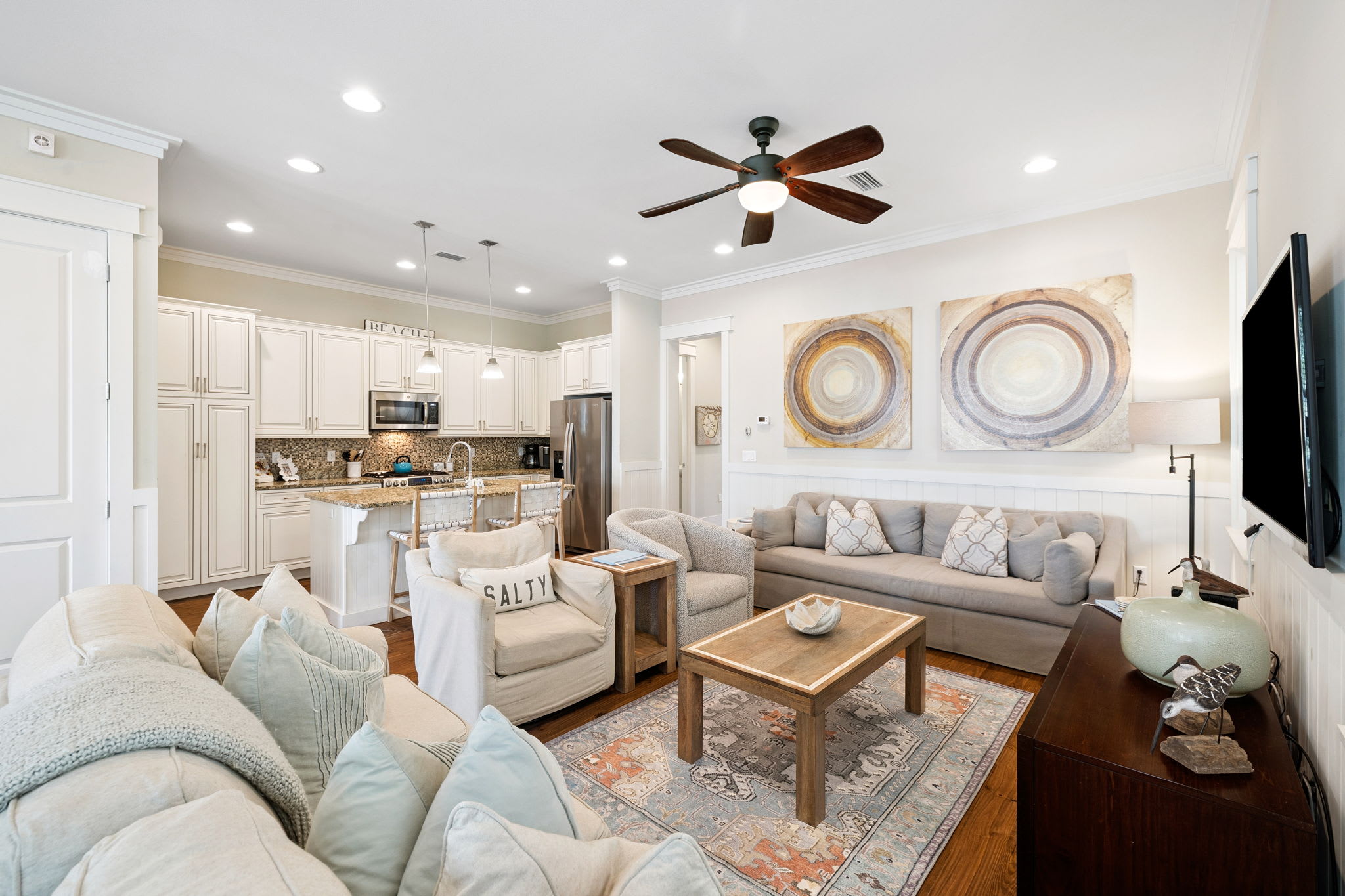 Cozy Living Area with Ample Seating