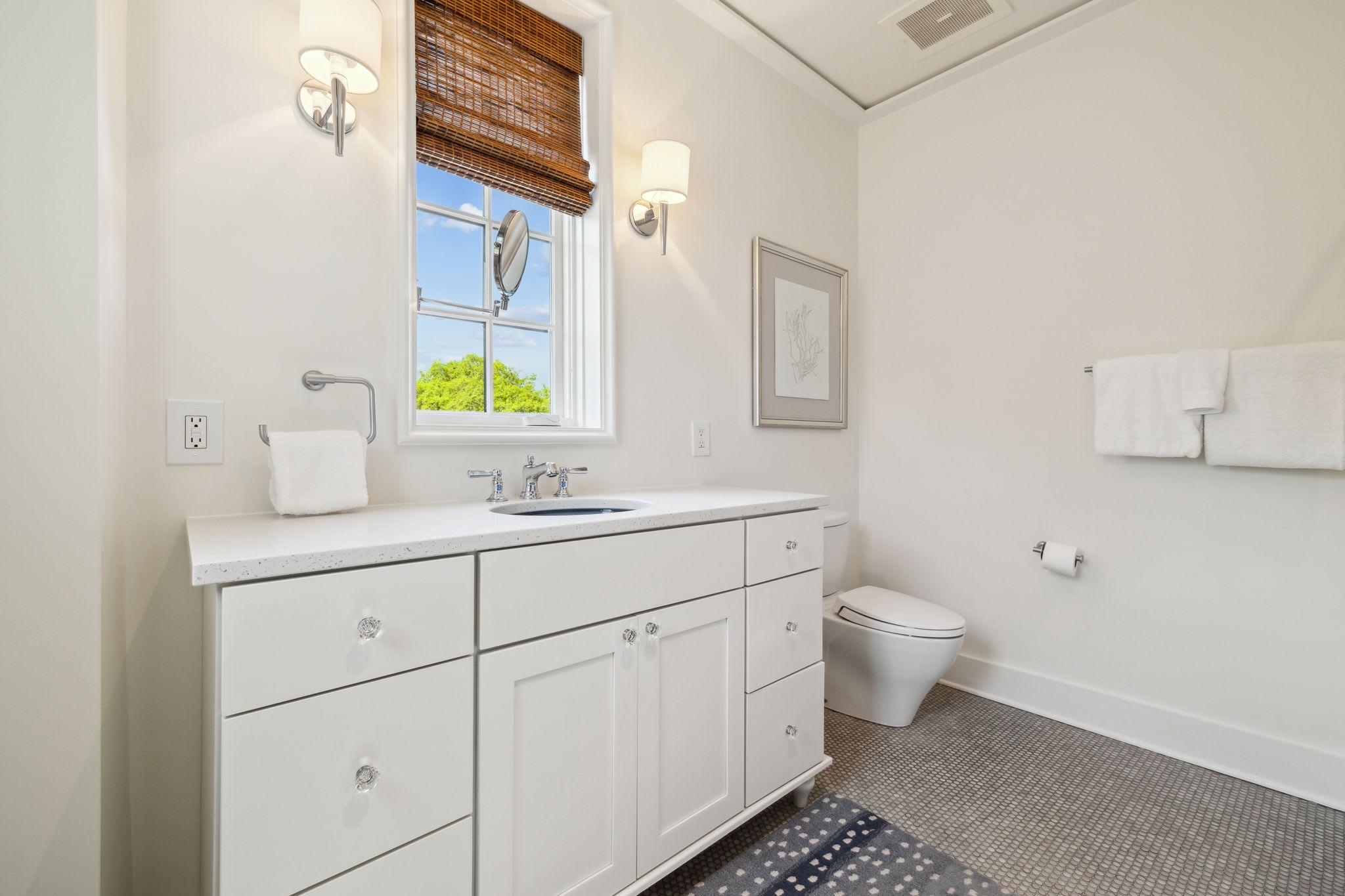 King Guest En-Suite - Single Vanity