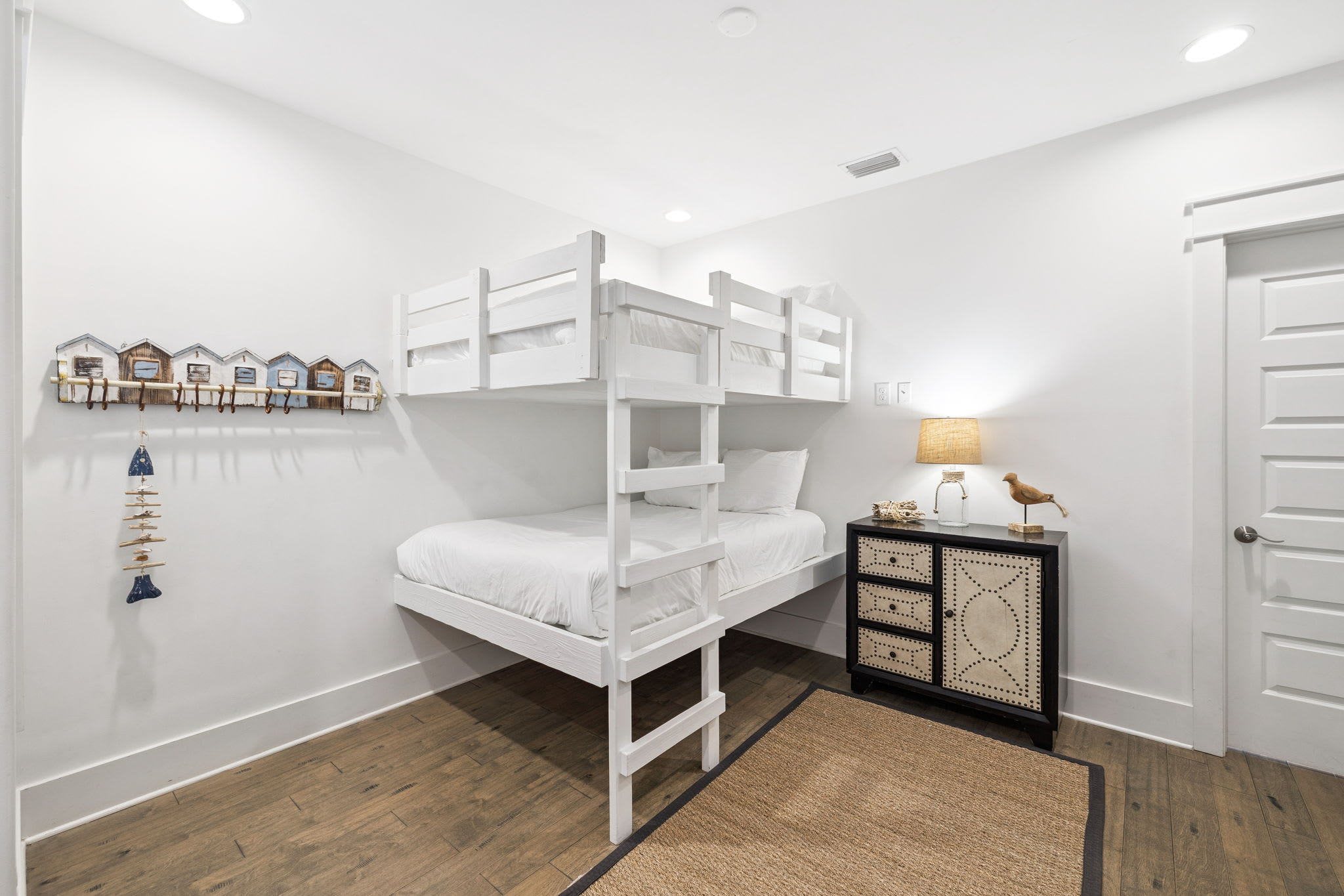 Cozy 1st Floor Bunk Nook - Full Over Full