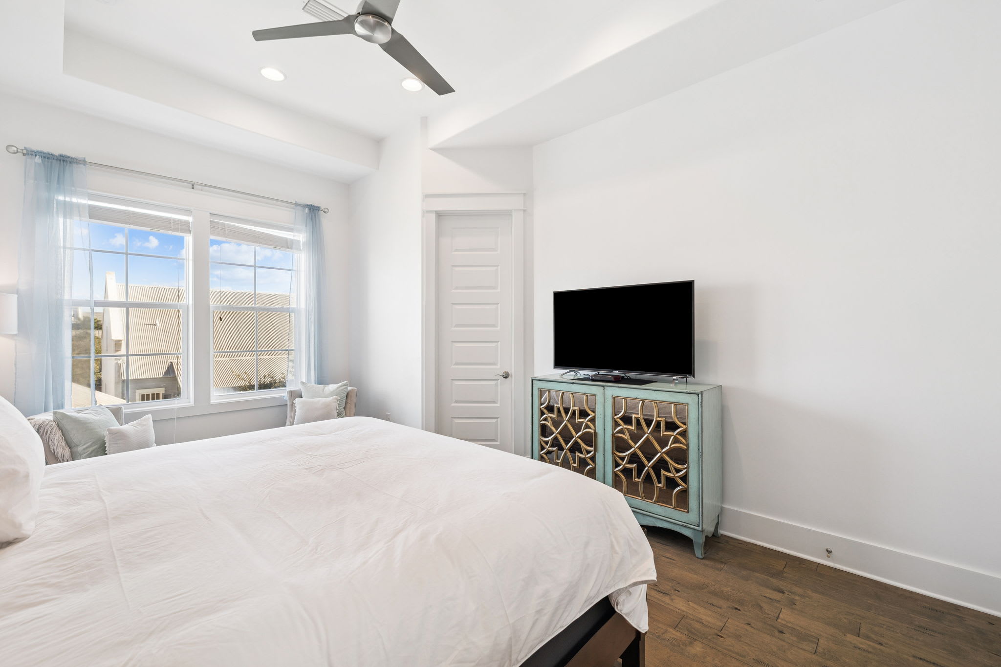 Primary King Suite - Equipped with a Flat-Screen TV