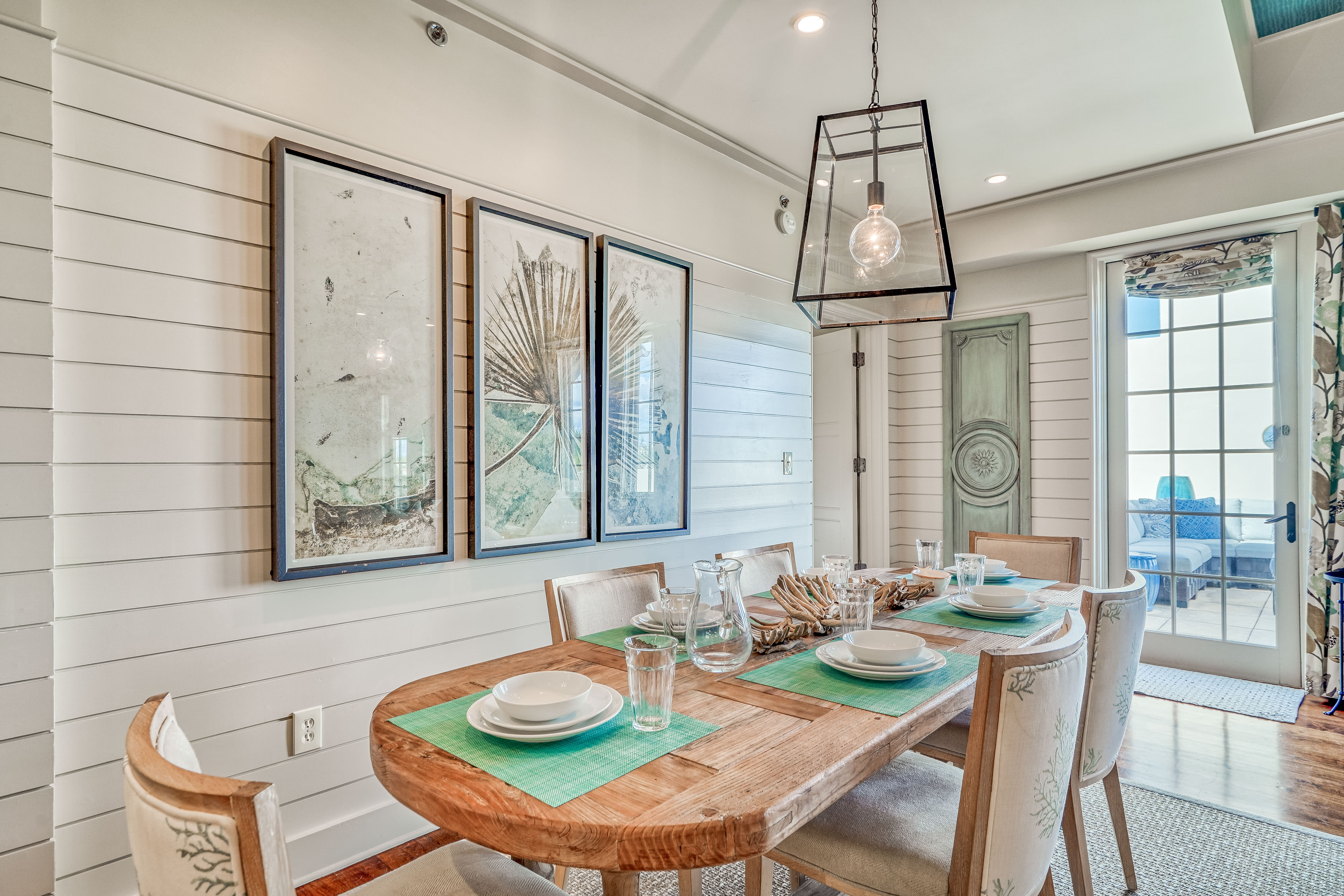 Dining Area - Seating for Six