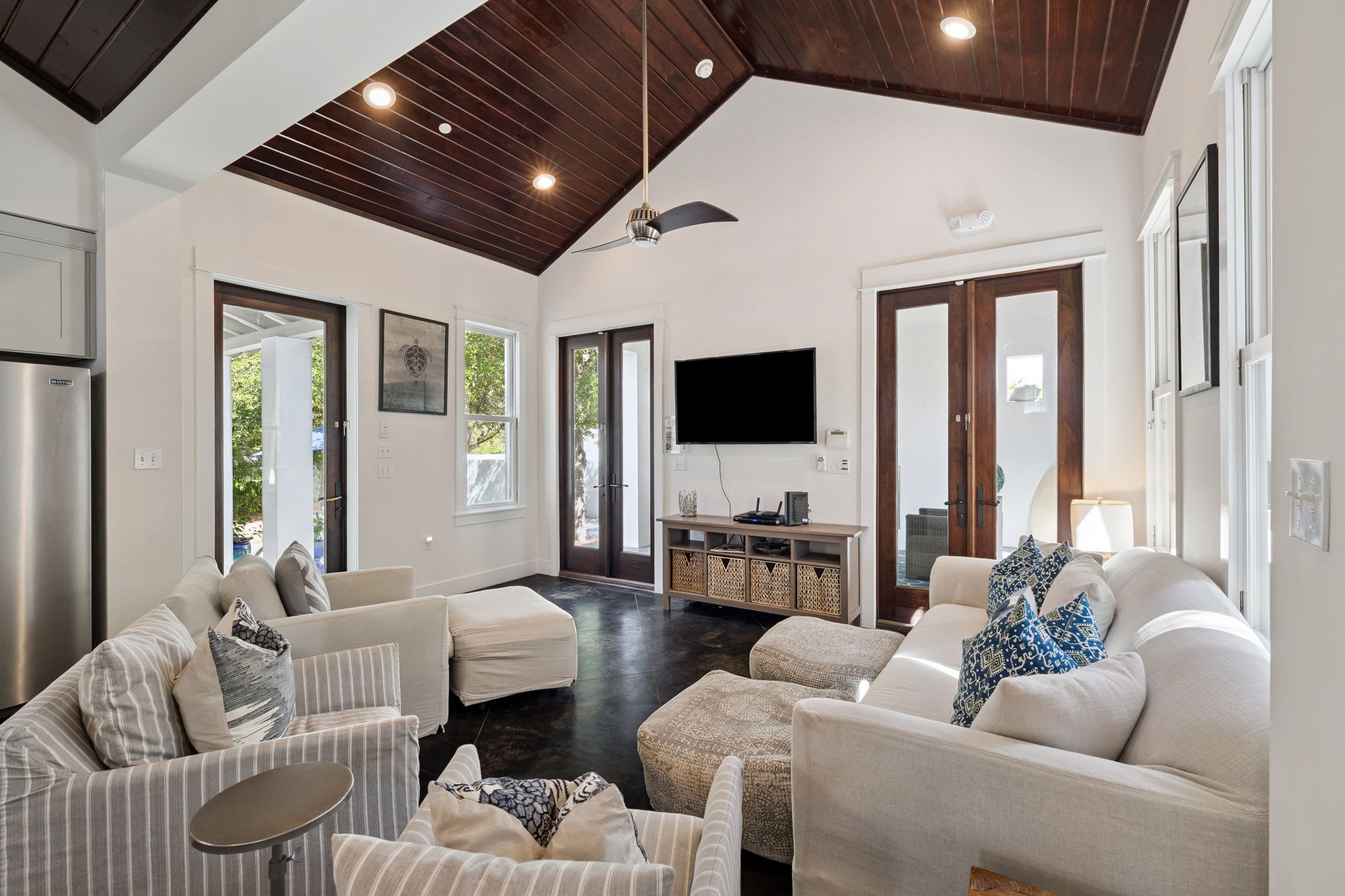 Open & Airy Living Area with Ample Seating